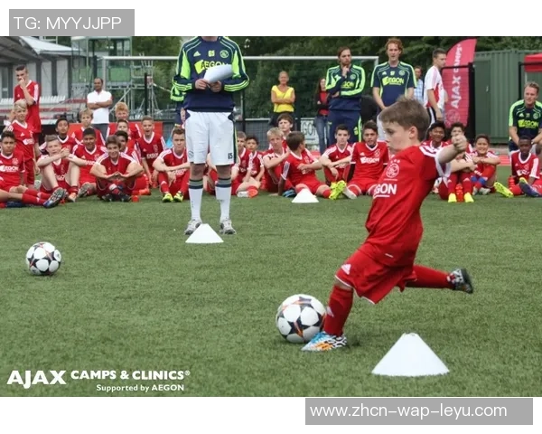 提升足球训练效果的专业训练服图片展示与选择指南